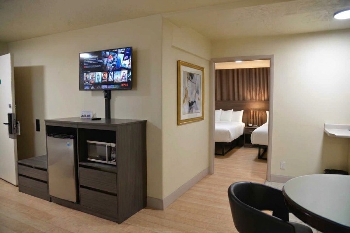 Adjoining rooms at Greenwell Inn Price, Utah